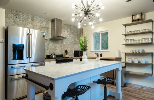 Incline Village Cabin | Alpine Bay by AvantStay | 5mins To Diamond Peak Skiing w/Expansive Deck