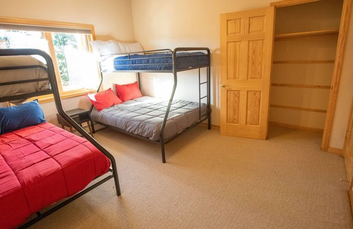 Nederland House | Alpine Home near town. Ski/Hike/Bike/Fish & more!