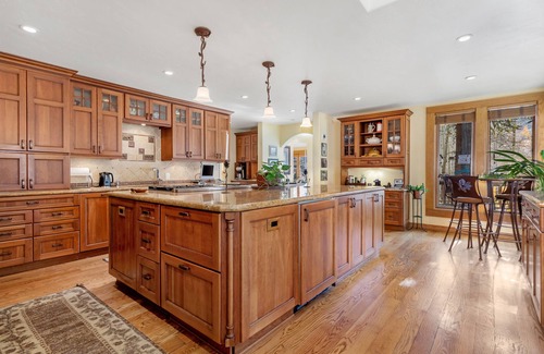 Beaver Creek House | ALPINE MANSION, 9bd + LOFT BR SLEEPS 24 HUGE 8000 sq ft EXCLUSIVE BEAVER CREEK!