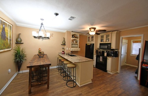 Helen Ski Chalet | Alpine Riverside Retreat Downtown Helen, 2 King Suites, 3 full Baths