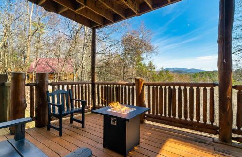 Sevierville House | Alpine Splendor Family Game Room Views Hot Tub