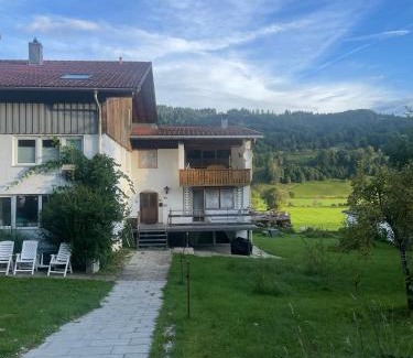 Ratholz Apartment | Alpino STAY Geräumige Ferienwohnung am Alpsee mit Garten