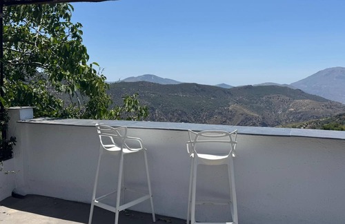 Pitres Apartment | Alpujarra- Rural apartment with mountain views, ideal for groups.