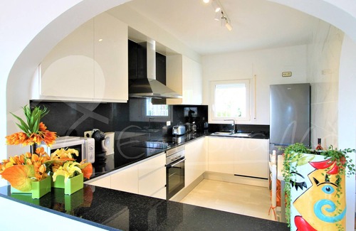 El Mas Fumats House | Alquiler de casa con piscina y vistas, max.7 personas, Roses