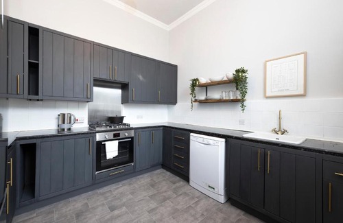 Eskbank House | ALTIDO Stunning house with free parking
