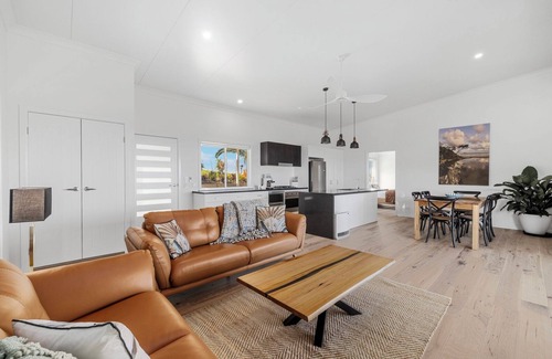 Coffs Harbour House | Altitude - Pet-Friendly, Romantic, Accessible