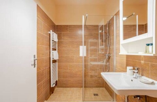 Funfhaus Hotel | Altwienerhof, a cozy and artistic apartment with excellent connections in Vienna