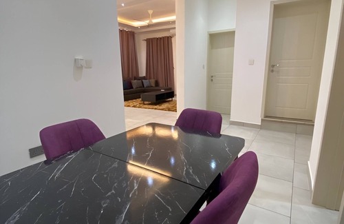 Kumasi Apartment | Alveera Apartments, Spacious 4-bedroom in charming Kumasi with WiFi, AC