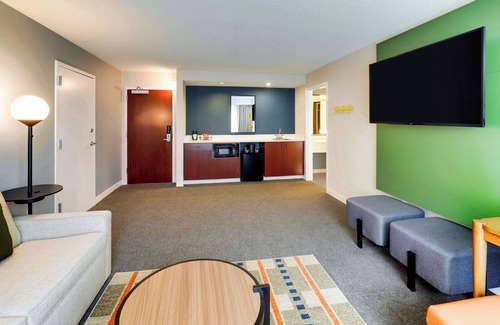 Oyster Point Hotel | Always a Great Idea To Unwind! Pets Allowed, Near Costaños Canyon Park