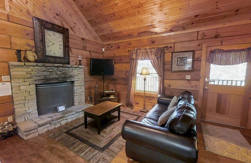 Pigeon Forge Cabin | Always Misbehavin 1 Bedroom Cabin by RedAwning