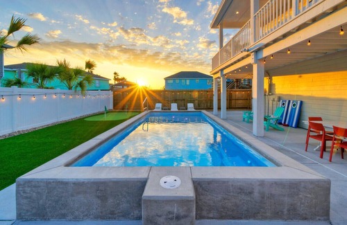 Leeward Sands House | Always Sunny, Putting Green, Pool
