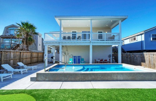Leeward Sands House | Always Sunny, Putting Green, Pool