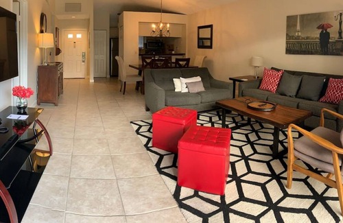 Hunt Club Resort | Always Take The Scenic Route! 2 Comfortable Units, Tennis Court, On-site Dining
