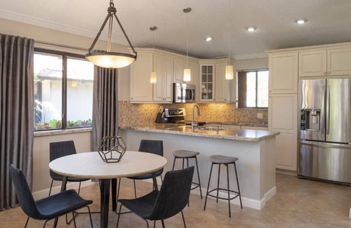 Hunt Club Resort | Always Take The Scenic Route! 2 Comfortable Units, Tennis Court, On-site Dining