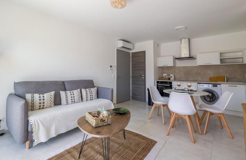 Marine de Saint Ambroggio Apartment | Amandula - Appt climatisé vue mer