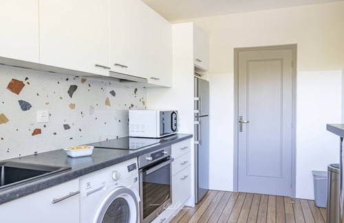 Bastide Giraud Apartment | Amazing 2 bedrooms with terrace sea view aircon 2 parking wifi pool tennis plancha