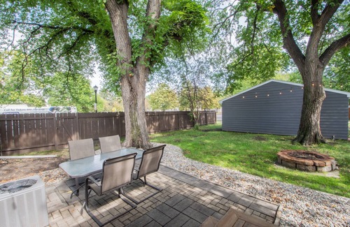 Fargo House | Amazing 2 Bedroom 1 Bathroom Upper Level Home