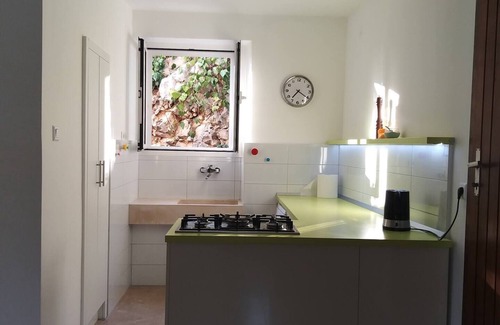 Povlja House | Amazing 4-room house next to the sea, free parking