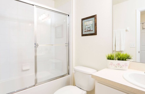 Bellavida House | Amazing 4Br 3Bath Townhome with POOL and BBQ just 15min to Disney 1625ft