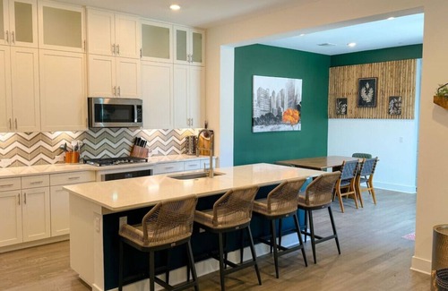 Mueller House | Amazing Amenities! Mueller-King Bed-Gym/Tonal-Pool-Arcade
