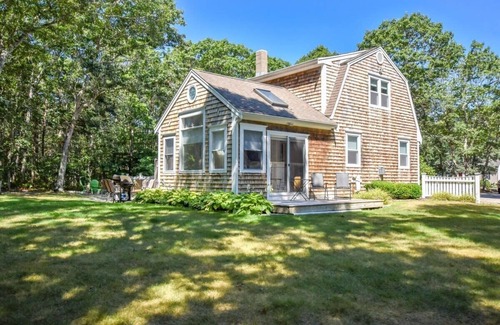 Dennis House | Amazing Backyard, Spacious, Dog Friendly!
