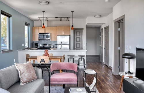 Old Ballard Apartment | Amazing Ballard 2BR w/ Fire Pit & Gym, near Farmers Market, by Blueground