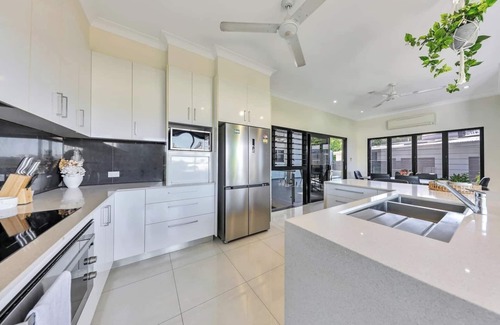 Stuart Park House | Amazing city views in this 3 bedroom home with stunning plunge pool