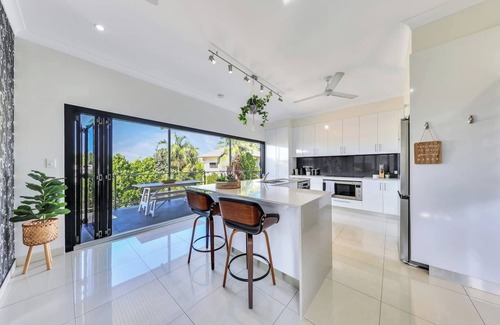 Stuart Park House | Amazing city views in this 3 bedroom home with stunning plunge pool