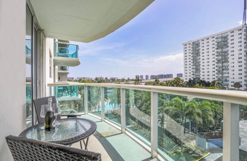 Sunny Isles Beach Apartment | Amazing Condo 3 min to the Beach