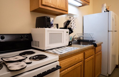 Downtown Pittsburgh Apartment | Amazing Downtown Apt Roku TV Walk Everywhere