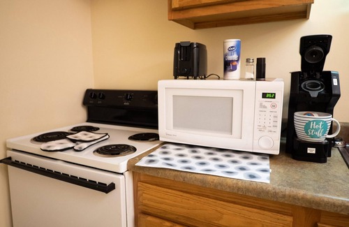 Downtown Pittsburgh Apartment | Amazing Downtown Apt Roku TV Walk Everywhere
