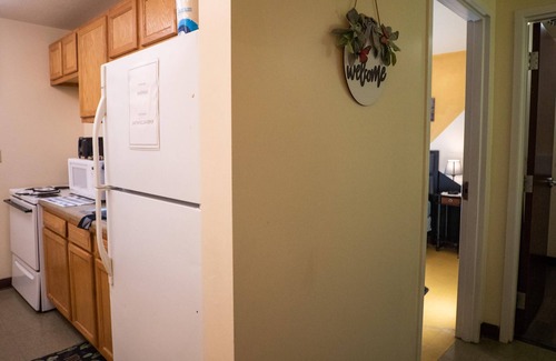 Downtown Pittsburgh Apartment | Amazing Downtown Apt Roku TV Walk Everywhere