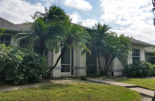 Meadowbrook Estates House | Amazing Estate on Nature Preserve - Close to Everything