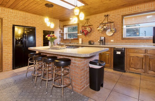 Glenwood Hills House | Amazing Family Vacation with Huge Indoor Pool
