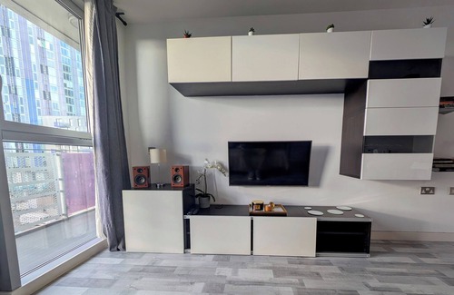 Stratford and New Town Apartment | Amazing flat with a View in the heart of Stratford 25 minutes from City center