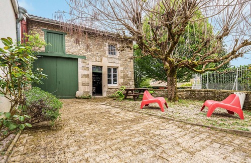 Dommartin-le-Saint-Pere House | Amazing home in Dommartin-le-Saint-Pèr