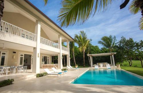 Punta Cana Villa | Amazing golf villa at luxury resort in Punta Cana, includes staff, golf carts and bikes