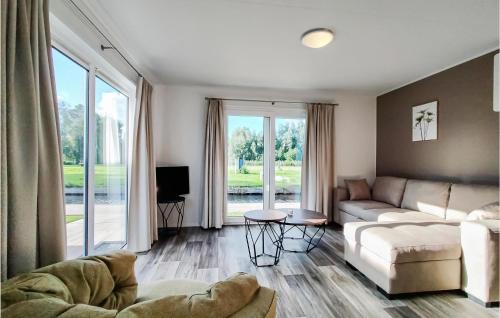 Giethoorn House | Amazing Home In Giethoorn With Wifi