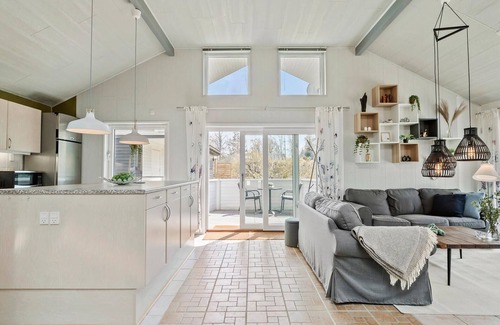 Smidstrup Strand House | Amazing home in Gilleleje with kitchen