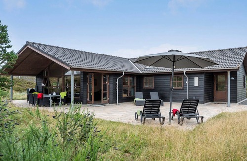 Henne Strand House | Amazing home in Henne with sauna