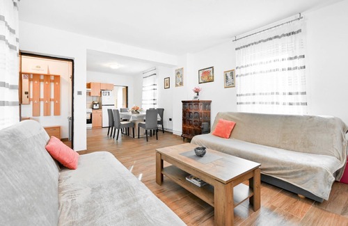 Ivanska House | Amazing home in Ivanska with kitchen