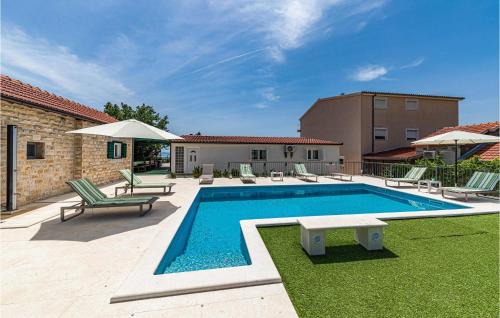 Kastela House | Amazing Home In Kastel Luksic