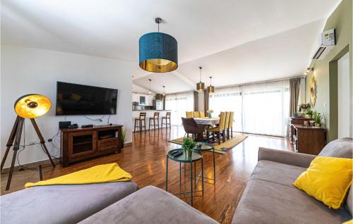 Kastela House | Amazing Home In Kastel Luksic