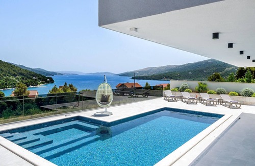 Marina House | Amazing home in Marina with sauna