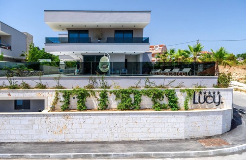 Marina House | Amazing home in Marina with sauna