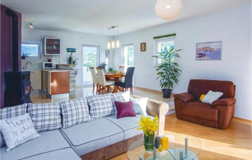 Zvecanje House | Amazing Home In Omis With 3 Bedrooms, Wifi And Outdoor Swimming Pool