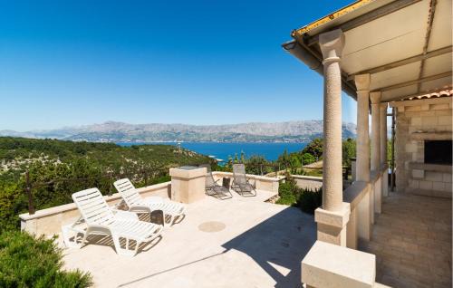 Pucisca House | Amazing Home In Pucisca With Lake View