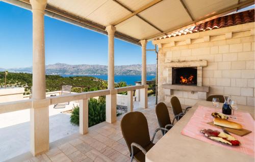 Pucisca House | Amazing Home In Pucisca With Lake View