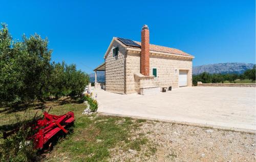 Pucisca House | Amazing Home In Pucisca With Lake View