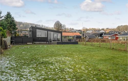 Grønninghoved Strand House | Amazing Home In Sjølund With Wifi